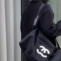 شنطه من شانيل رياضية وللسفر