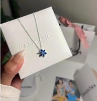 سلسال باندورا PANDORA ورده ازرق مع ملحقات