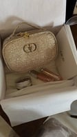 شنطة من ديور بيوتي الجديدة مع مرطب وقلوس بدون سترا...