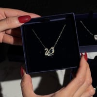 قلاده سوارفسكي البجعه مع ملحقات