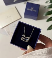 قلاده سوارفسكي البجعه مع ملحقات