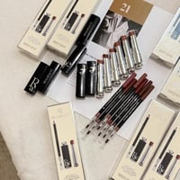 بكج الشفايف (روج كريمي_محدد شفايف) اللون عشوائي