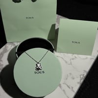 سلسال TOUS فضي مع الملحقات العلبه مختلفه صفراء