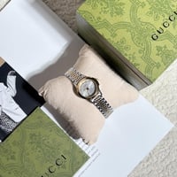 ساعة قوتشي نسائيه ذهبي وفضي مع ملحقات عاديه