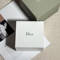 ساعة ديور نسائيه مع ملحقات عاديه