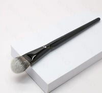 فرشاه سيفورا 47 بديل ارخص لدمج الاساس السائل والبل...