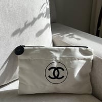 حقيبة مكياج شانيل مميزة