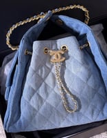 شنطة شانيل كوكو هاندل زرقاء مقاس 25