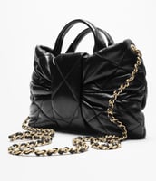 حقيبة ميني باو من شانيل لموسم الخريف والشتاء 2025/...