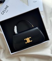 شنطه يد قلاب سيلين كلاسيك لون أسود لوجو ذهبي مقاس...