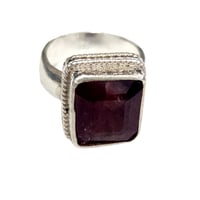 خاتم فضة بحجر الياقوت الاحمر الافريقي