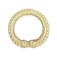 معضد من المعدن قديم يلبس في العضد