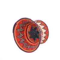 مطــرح مُزين بالتطريز الشعبي (خوص)(تمر-مكسرات-زبيب...