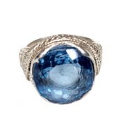 خاتم فضة بحجر التوباز الاندني الازرق