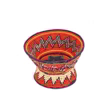 مطــرح مُزين بالتطريز الشعبي (خوص)(تمر-مكسرات-زبيب...