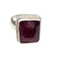 خاتم فضة بحجر الياقوت الاحمر الافريقي