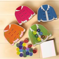 لعبة منتسوري لضم ازرار وخيطان