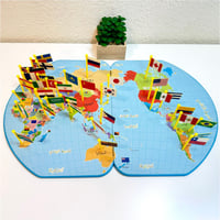 لعبة خريطة العالم اللوحية مع الاعلام