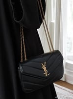 شنطة كتف سان لوران