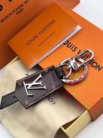 ميداليات مفاتيح من ماركة لويس فيتون