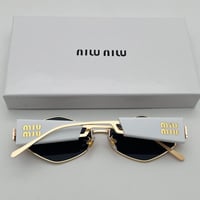 نظاره ميو ميو miu miu