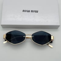 نظاره ميو ميو miu miu