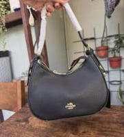 شنطه نسائية من كوتش