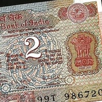 الهند فئة 2 روبية أنسر مع وجود أثر دبوس اصدار قديم