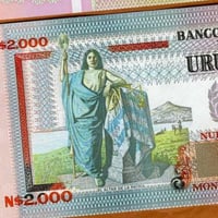 الاوروغواي فئة 2000 بيزو أنسر اصدار قديم