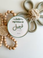 قطعة اسم اكريلك مع تصميم خارجي /مدورة مع كتابة اكر...