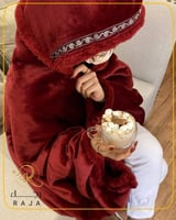 سكارف مطرز لون أحمر من متجر رجاء