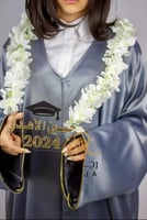 تصميم عقد تخرج الاسم مع الورد