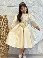 فستان رمضان بناتي أنيق بطلته الجميلة