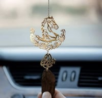 تعليقه خيل استودعتك الله مع الاسم وكسرت العود