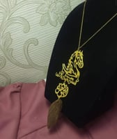 تعليقه حصان وكسرت العود الكتابه حسب الطلب