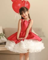 فستان العيد أنيق بطلته الجميلة