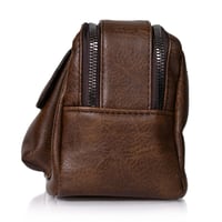 شنطة يد جلد بمقبض معصم مع فتحة داخلية للنقود والبط...