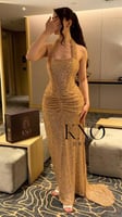 فستان استرتش ذهبي بلمعة فاخرة ومرونة أنيقة