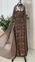 فستان جورجيت بني فاخر بتطريز شك يدوي