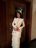 فستان ابيض طويل بأكمام مع كريستال