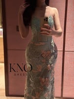 فستان تل فاخر مع ورود ثري دي وشك يدوي بتصميم أنثوي...