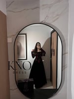 فستان جوخ فاخر مع كلفة مخمل وشك لامع بتفاصيل راقية