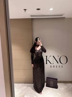 فستان دانتيل بني بلمعة خرز وشال شيفون