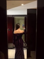 فستان جوخ فاخر مع تطريز يدوي مباشر يضيف له لمسة فخ...