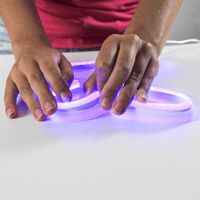 وي كول - أضواء نيون على شكل قلب وفراشة - اصنعها بن...