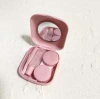 حافظة عدسات وردي