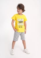 طقم برمودا رمادي مع تيشرت أصفر