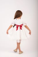 فستان آريا الأبيض المطرّز