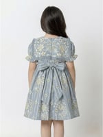 فستان أزورا الهادئ