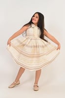 فستان الخطوط الذهبية